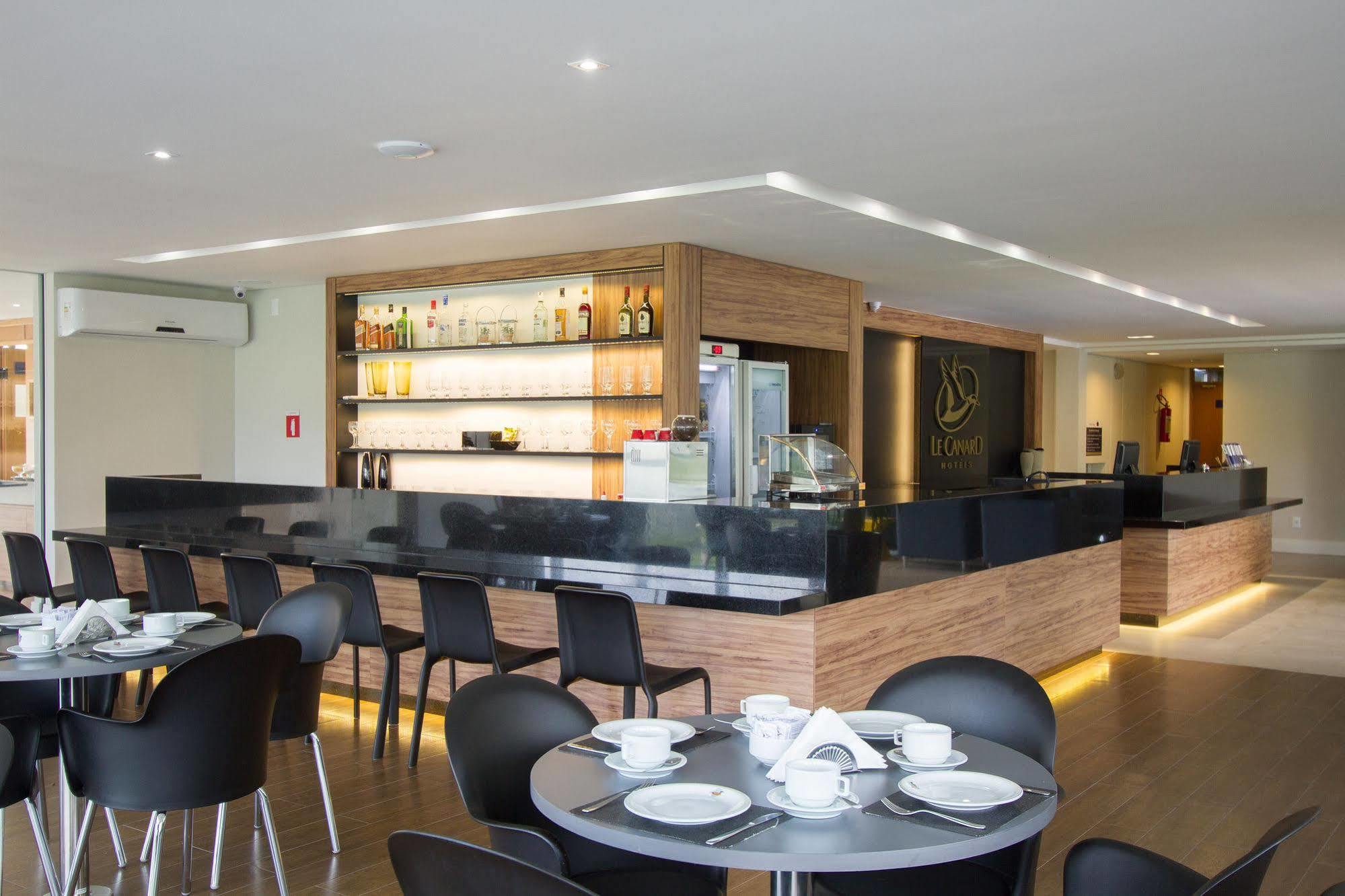 Le Canard Joinville Exterior photo